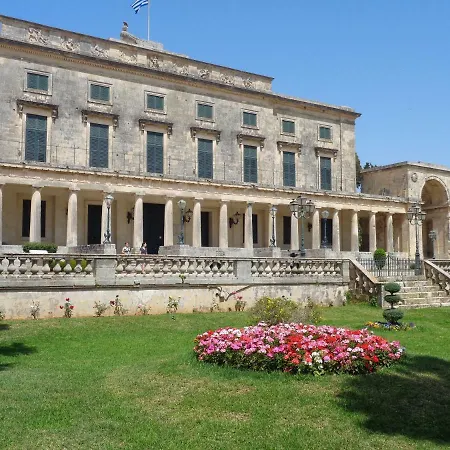 Corfu-haris Old Town *