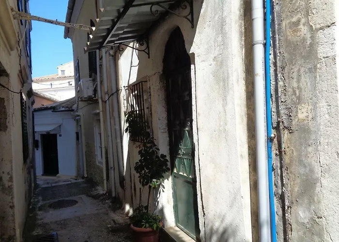 Corfu-haris Old Town * Corfu (city)