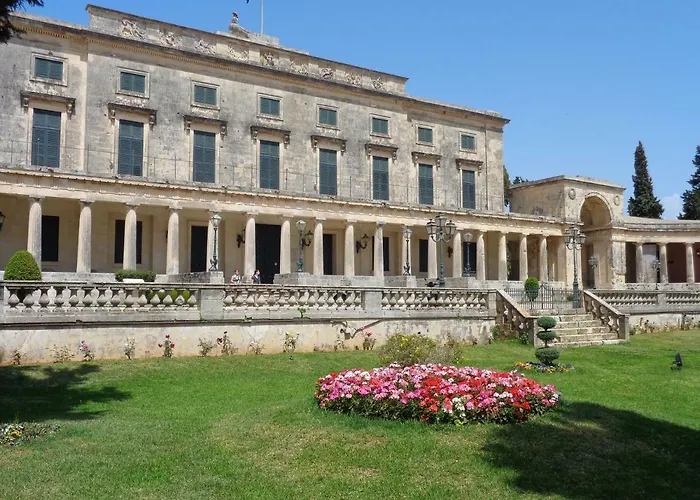 Corfu-haris Old Town *